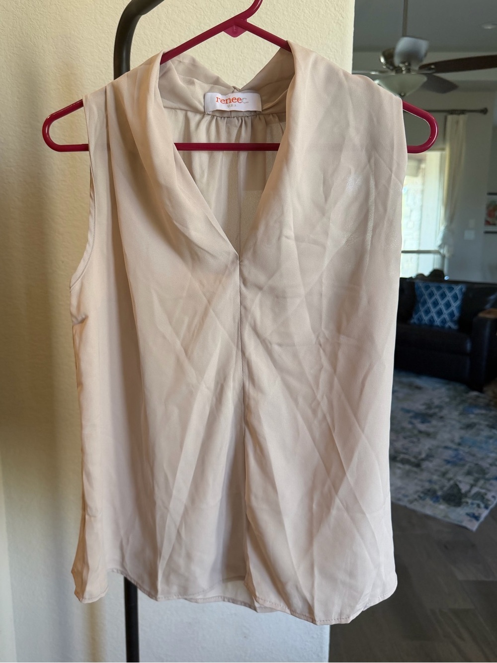 Renee C. Sleeveless V-Neck Camisole in Light Cream M Nordstrom